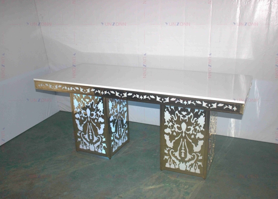 Bộ bàn ghế quán rượu có đèn chiếu sáng phong cách 4000X1200X750mm