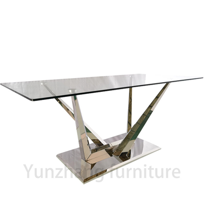 Bàn ăn xa xỉ với nền bạc