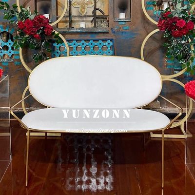 Ghế sofa cưới thiết kế hiện đại với ghế ngồi bằng vải và khung thép không gỉ mạ vàng bền bỉ