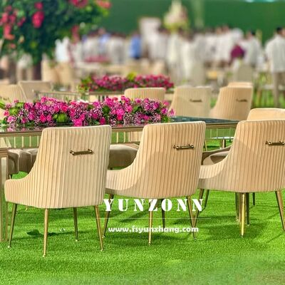 Giá tốt Cho thuê Luxury Gold Handle Back Upholstered Hotel Restaurant Velvet Dining Chair for Wedding trực tuyến
