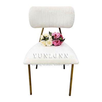 Giá tốt Ghế ăn uống sang trọng với chân kim loại vàng Lưng mềm được bọc bằng vải nhung cho khách sạn Cửa hàng cà phê Đám cưới Sử dụng ngoài trời trực tuyến