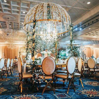 Giá tốt Đồ ăn có mái vòm tinh thể sang trọng hiện đại Bàn ăn thép không gỉ Khung kim loại Khách sạn Đám cưới Nhà hàng ngoài trời Bữa tiệc trực tuyến